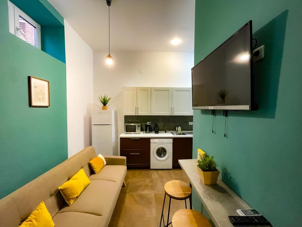 Cool Flat In The Heart Of Bucharest'S Fun And History Lägenhet Exteriör bild