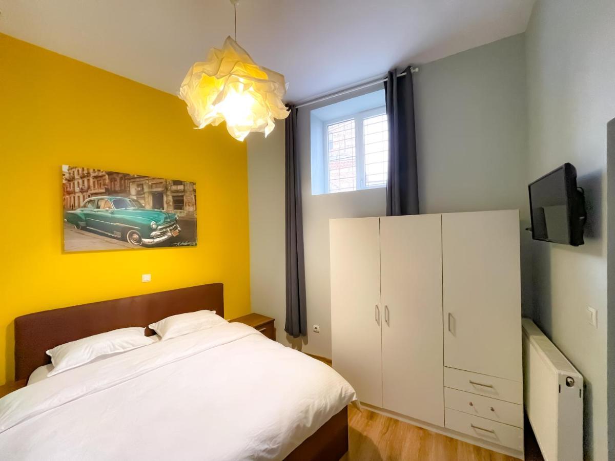Cool Flat In The Heart Of Bucharest'S Fun And History Lägenhet Exteriör bild
