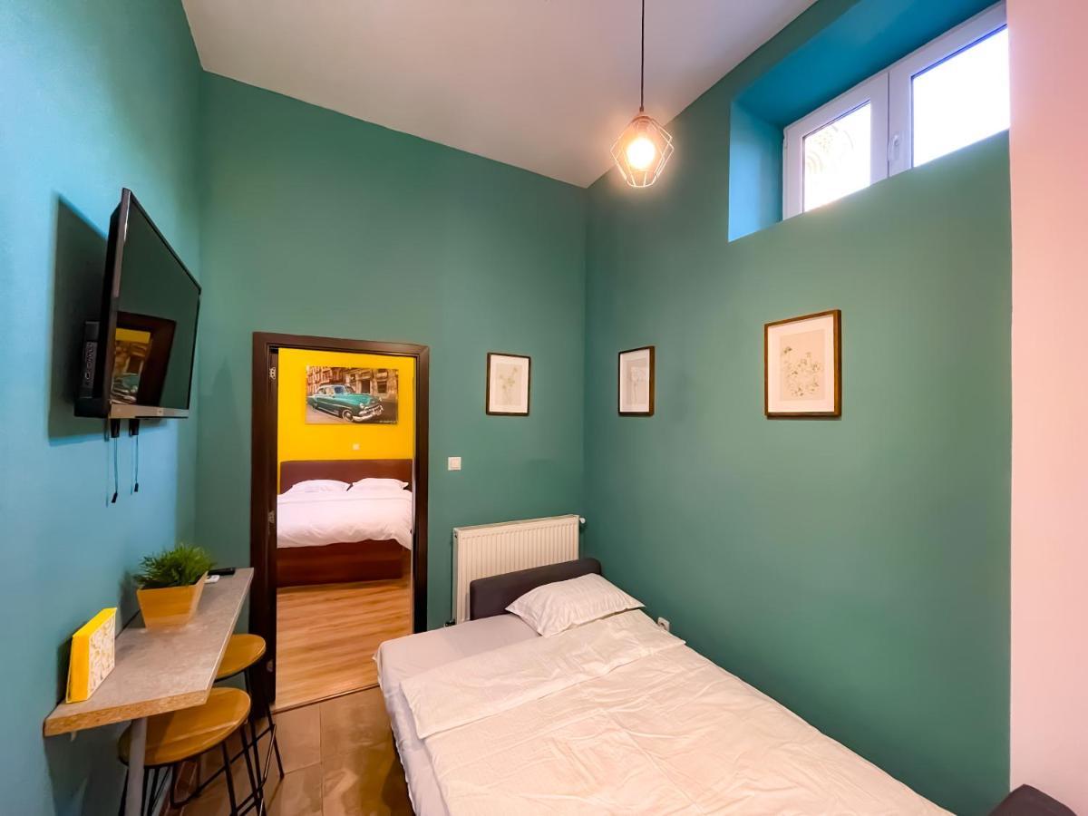 Cool Flat In The Heart Of Bucharest'S Fun And History Lägenhet Exteriör bild