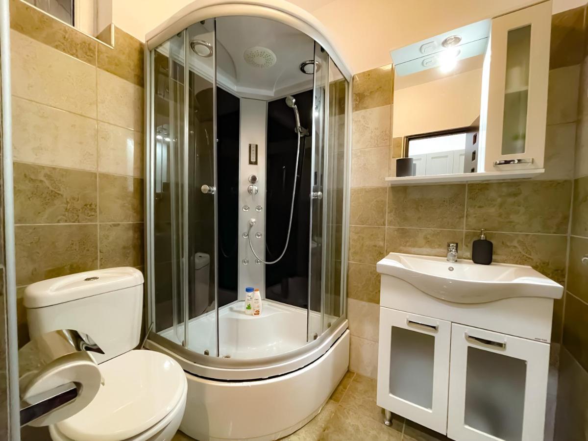 Cool Flat In The Heart Of Bucharest'S Fun And History Lägenhet Exteriör bild