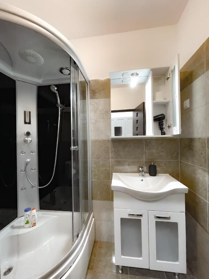 Cool Flat In The Heart Of Bucharest'S Fun And History Lägenhet Exteriör bild