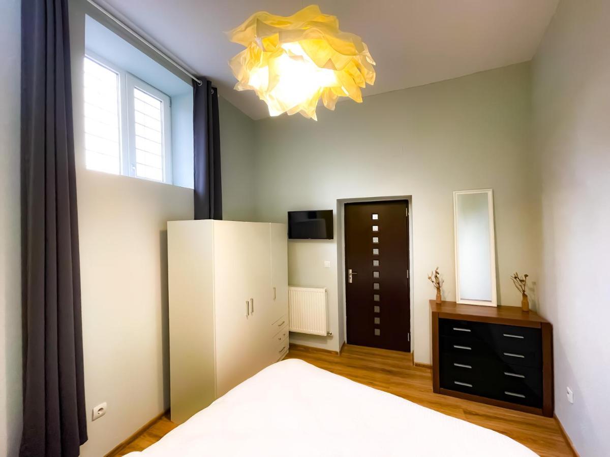 Cool Flat In The Heart Of Bucharest'S Fun And History Lägenhet Exteriör bild